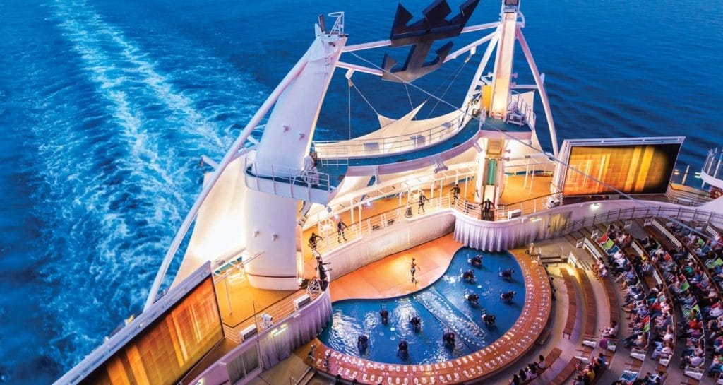 © Royal Caribbean | Aqua Theatre Show | Cruise Guide | Everything to Expect on a cruise