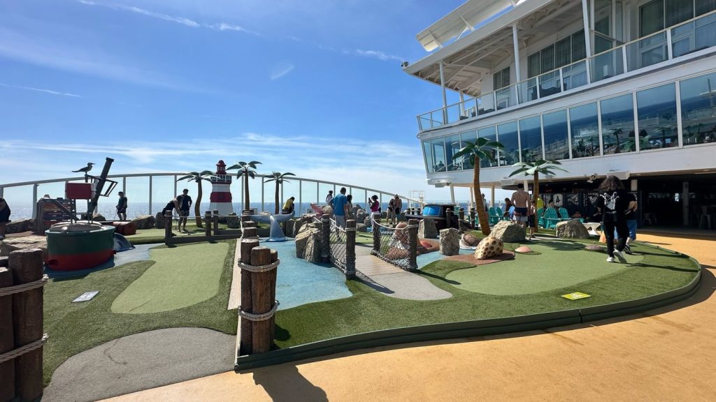 Mini Golf | Oasis of the Seas | Royal Caribbean