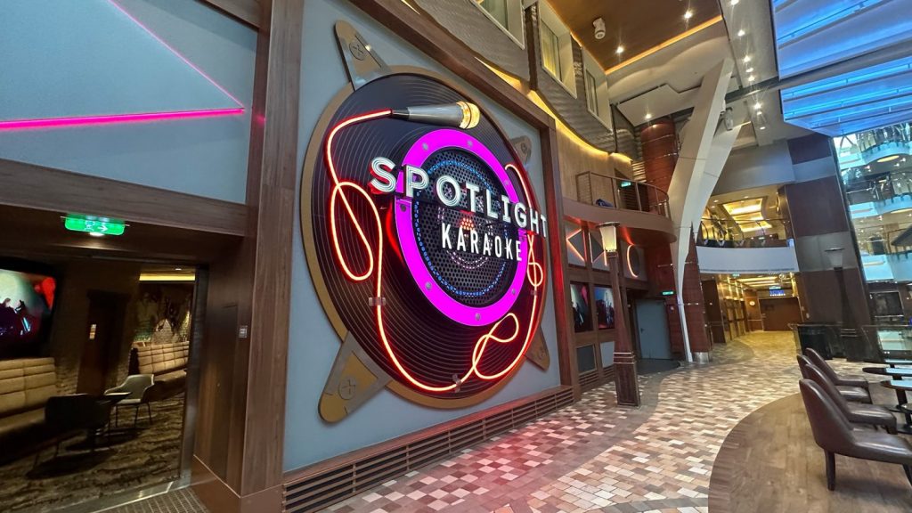 Spotlight Karaoke | Royal Caribbean | Oasis of the Seas