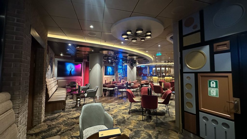 Spotlight Karaoke | Royal Caribbean | Oasis of the Seas