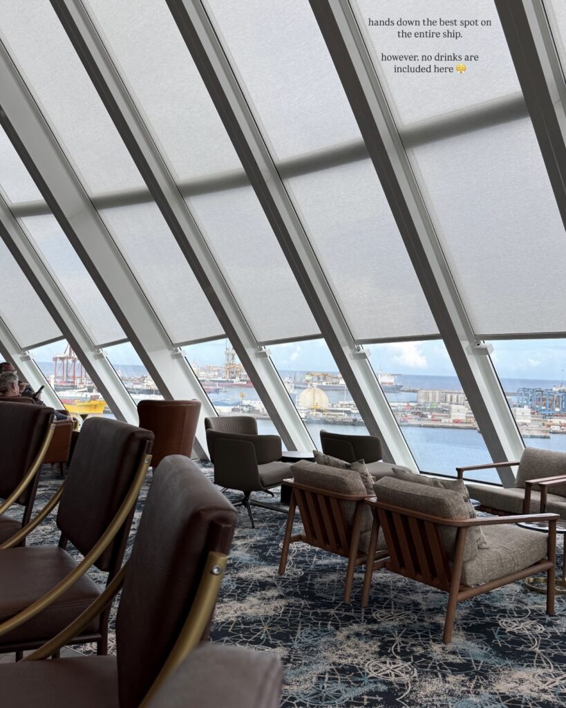 Captain's Bar onboard Mein Schiff Relax